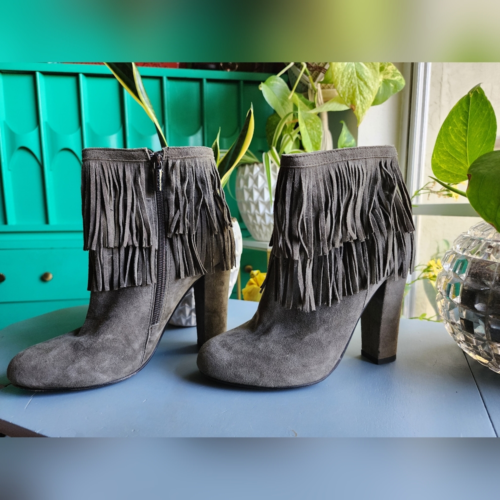 DW Hardy Suade Fringe Heeled Ankle Boots- Size 7